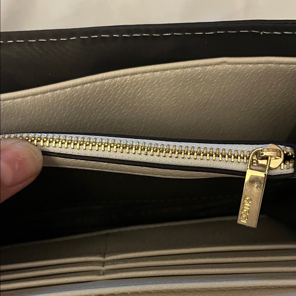 Gucci Beige GG Supreme Crossbody with Green-Red Web and Gold Chain Brand New. - Picture 11 of 16